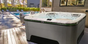 hot tub at day light